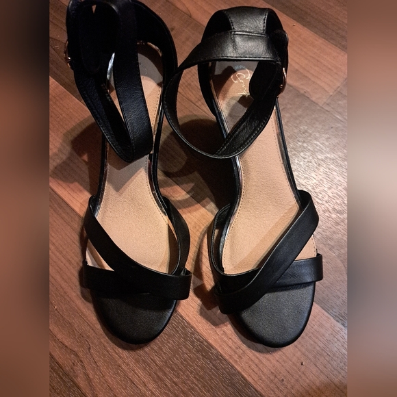 Elegant Black Women's Sandals - Picture 1 of 9